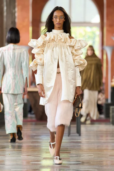 Look 24